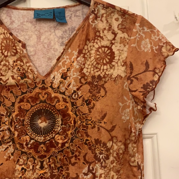 😍 2/$29 TeeCo really pretty thin top L - Picture 3 of 11